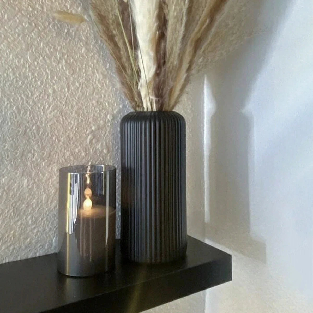 Vase Décoratif Rayé Effet Céramique - Votre Œuvre d'Art Graphique Magique