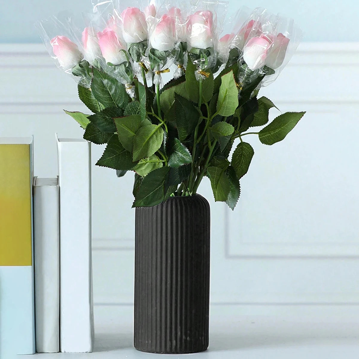 Vase Décoratif Rayé Effet Céramique - Votre Œuvre d'Art Graphique Magique