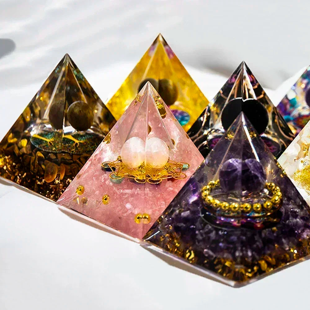 Pyramide Énergétique en Cristal Naturel - Générateur Reiki Chakra et Décoration Égyptienne