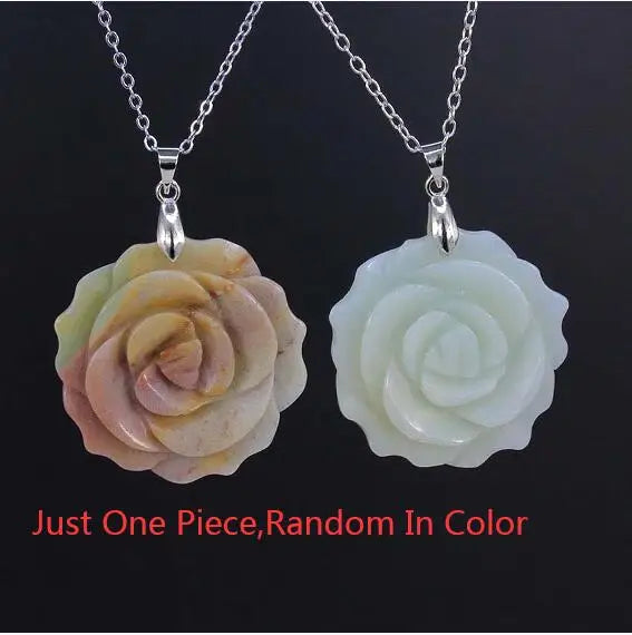 Pendentif Fleur de Rose Sculptée Pierre Naturelle 35mm - Bijou Romantique