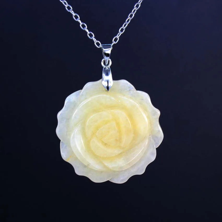 Pendentif Fleur de Rose Sculptée Pierre Naturelle 35mm - Bijou Romantique